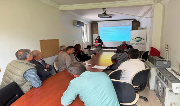 Çiftçilere örtü altı yetiştiricilik, hastalık-zararlılar ve mücadele konusunda bilgilendirme