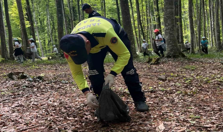 Çocuklar çevreyi temizledi