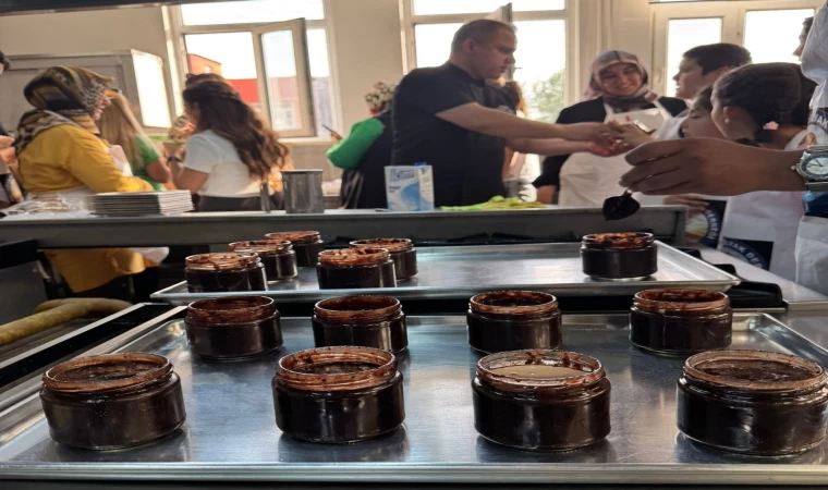 Çocuklar glütensiz kek yaptı