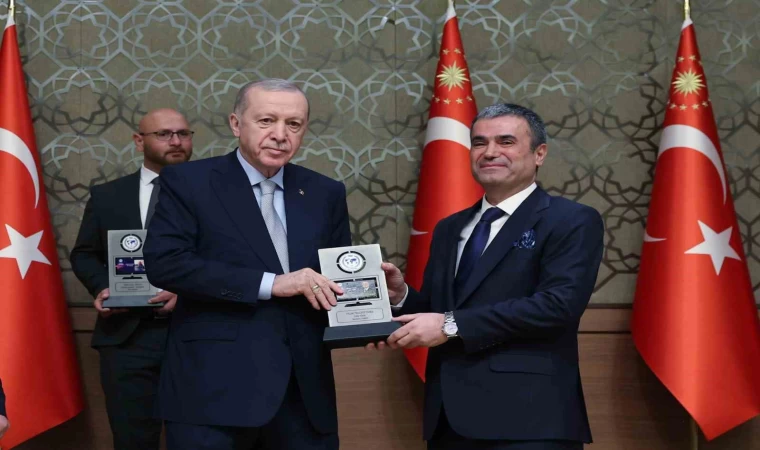 Cumhurbaşkanı Erdoğan: ”Milleti provoke eden, halkı galeyana getiren, insanımıza hakaret eden gazeteci olmaz”