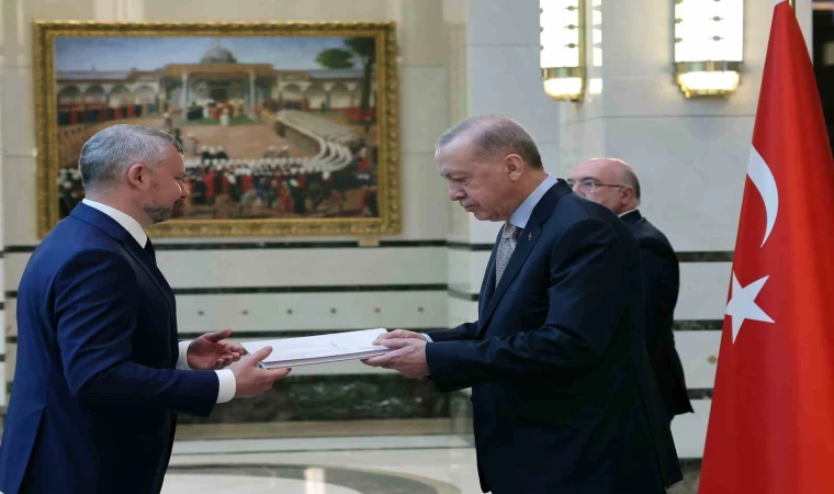 Cumhurbaşkanı Erdoğan’a 5 ülkenin büyükelçisinden güven mektubu