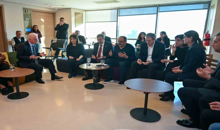 Cumhurbaşkanı Yardımcısı Yılmaz, Sırrı Süreyya Önder’in ailesine taziye ziyaretinde bulundu