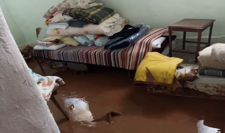 Darende’de sağanak ve dolu su baskınlarına neden oldu