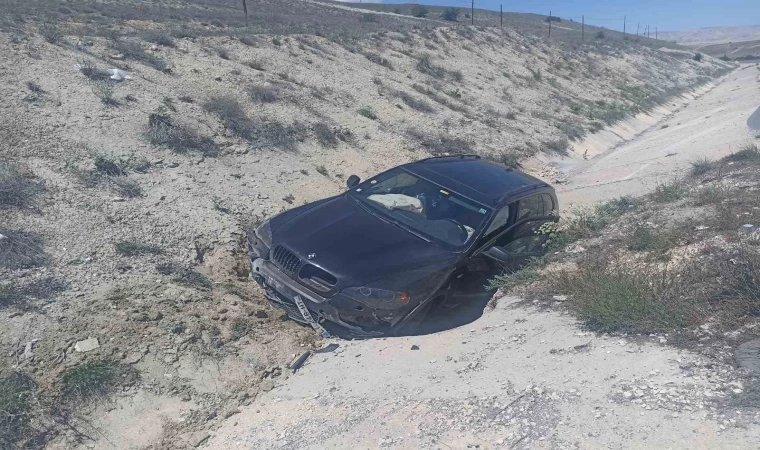 Darende’de araç yol kenarına devrildi: 1 yaralı