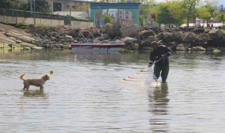 Dedesinden öğrendiği ‘saçma’ avcılığıyla her gün balık tutuyor: ”Benim için bir aşk, asla bırakmam”