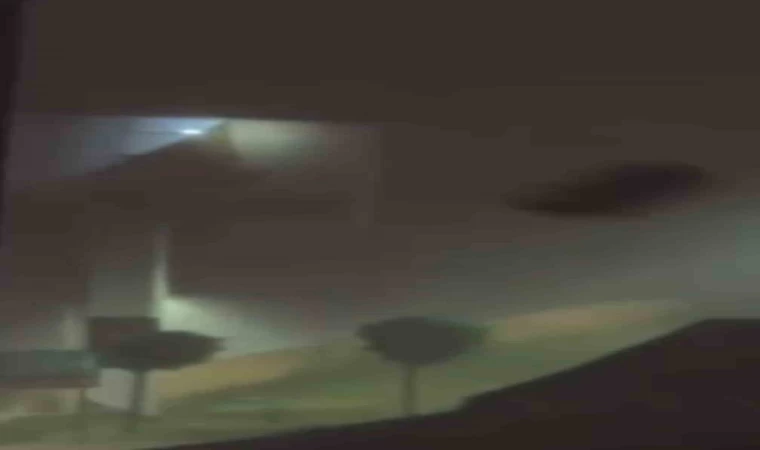 Derecik’te şiddetli fırtına önüne ne aldıysa götürdü... O anlar kamerada