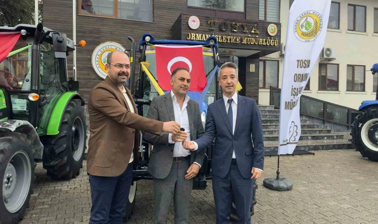 Devlet destekli traktörler çiftçilere törenle teslim edildi