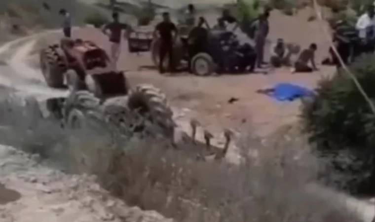 Devrilen traktörün altında kalan 22 yaşındaki sürücü hayatını kaybetti
