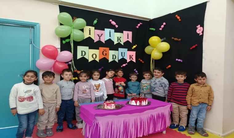 Diyadin’de miniklere ortak doğum günü sürprizi