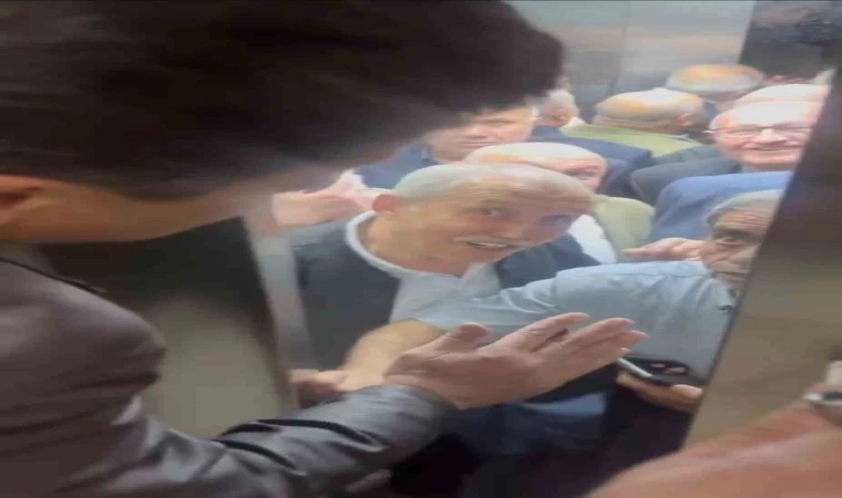 Düğüne gelen davetliler asansöre 10 kişi binince mahsur kaldılar.