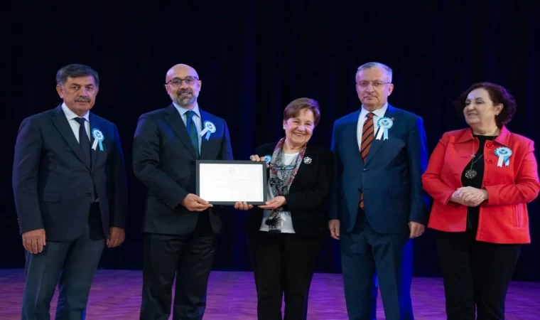 Eczacılık Fakültesi akreditasyon belgesi takdim töreni düzenlendi