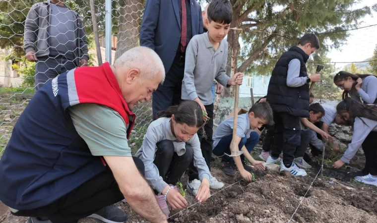 Eğirdir’de tıbbi aromatik bitkiler bahçesi açıldı