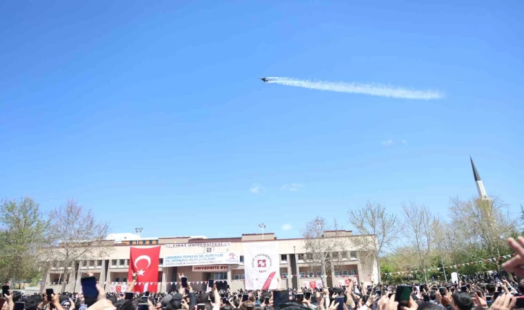 Elazığ’da SOLOTÜRK gösterisi nefes kesti