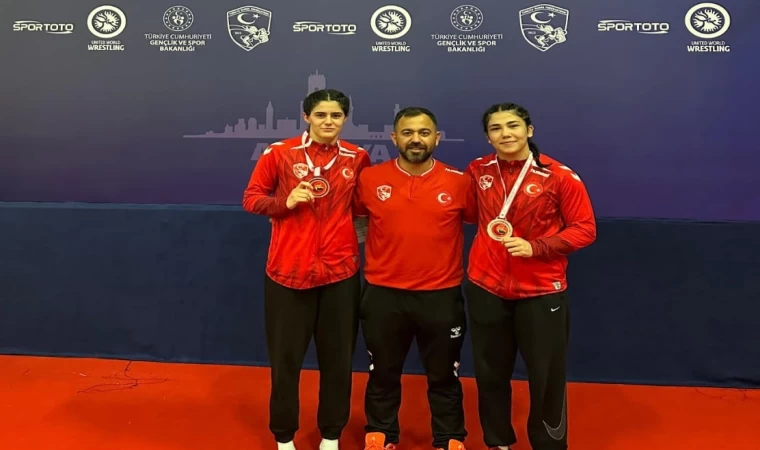 Erzincanlı güreşçiler altın ve bronz madalyanın sahibi oldu