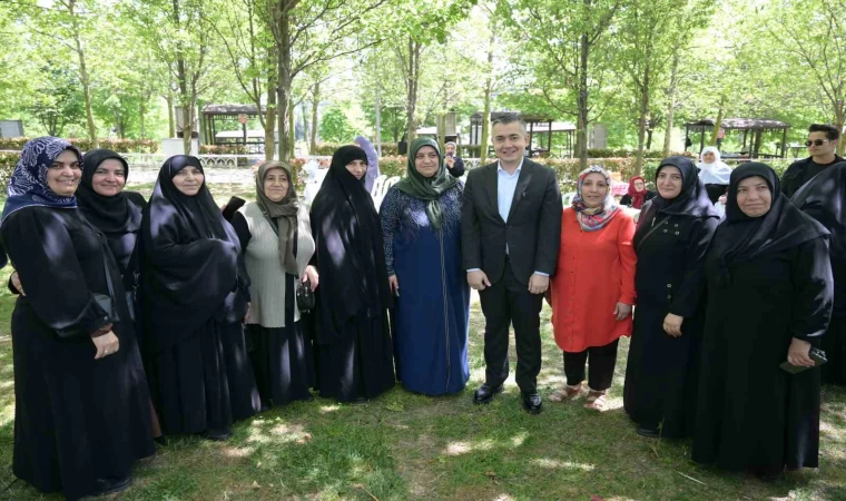 Esenyurtlu anneler belediyenin düzenlediği piknikte bir araya geldi