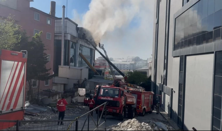 Esenyurt’ta 4 katlı bir tekstil fabrikasında korkutan yangın
