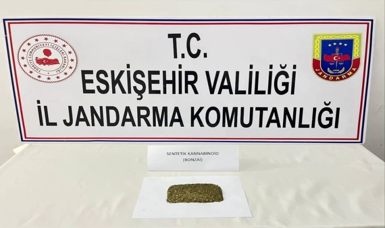 Eskişehir’de ilçeye uyuşturucu taşıyan 2 şüpheli yakalandı