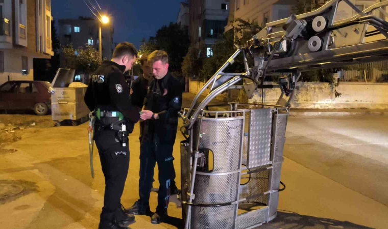 Evde uykuya dalan alzaymır hastası yaşlı adam polisi alarma geçirdi