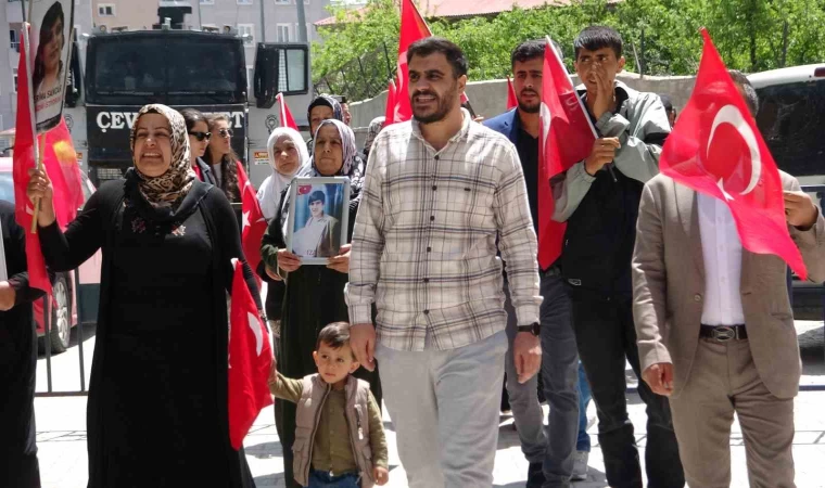 Evlat nöbetindeki aileler: ”Umudumuzu kaybetmiyoruz”