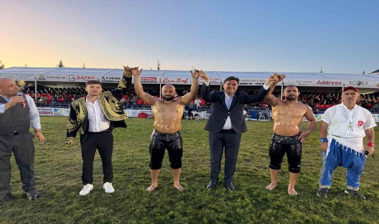 Fethiye’de yağlı güreşlerin kazananı Feyzullah Aktürk oldu