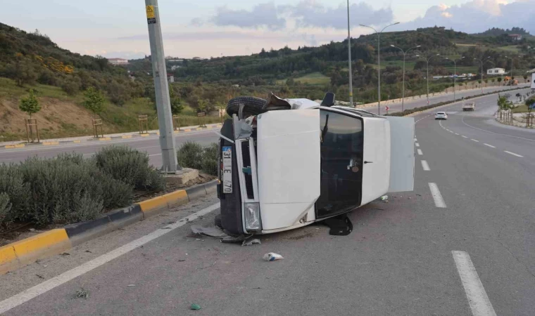 Fiat Tofaş’ın hurdaya döndüğü kazada 4 kişi yaralandı