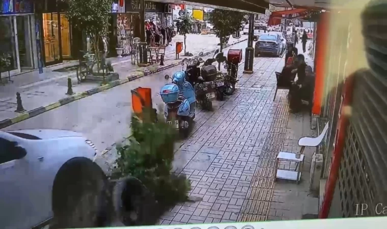 Fren yerine gaza basınca önünde ne varsa yıktı: O anlar kamerada