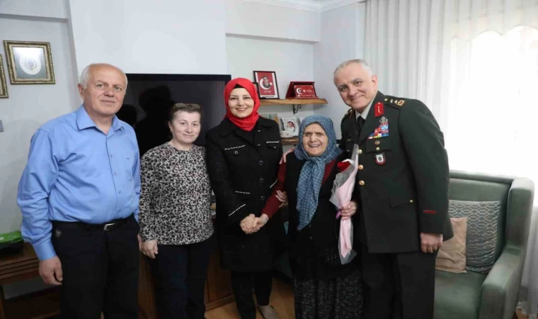Garnizon Komutanı Ala’dan şehit annesine anlamı ziyaret