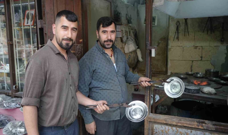 Gaziantep’te 3’üncü kuşak kalaycı ikizler, mesleği yaşatıyor