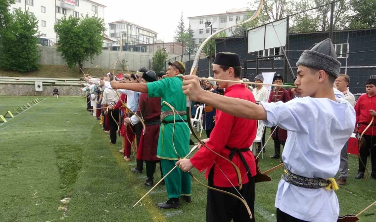 Geleneksel Türk okçuluğunda gençler Kütahya’da buluştu