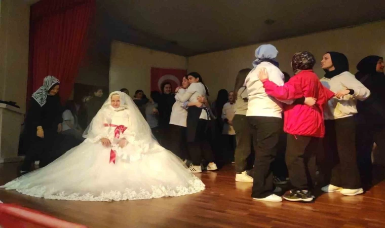 Gelinlik giyme hayali 65 yaşında gerçek oldu