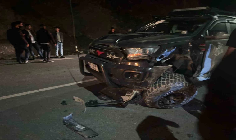 Hakkari’de iki araç kafa kafaya çarpıştı: 8 yaralı