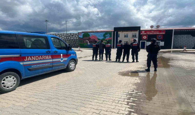 Hapis cezasıyla aranan 2 şahsı jandarma yakaladı