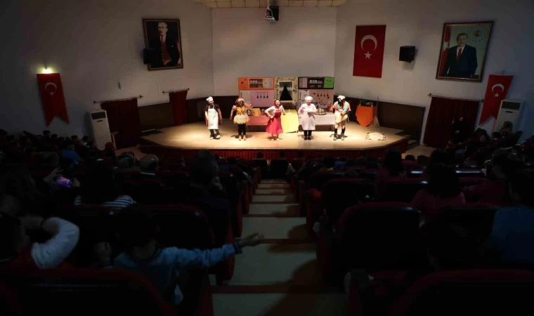 ”Harikalar Mutfağı” isimli çocuk oyunu sahnelendi