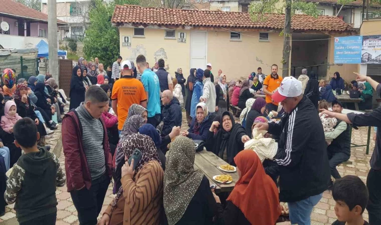Hasat zamanının bolluk içinde geçmesi için pilav yiyip dua ettiler