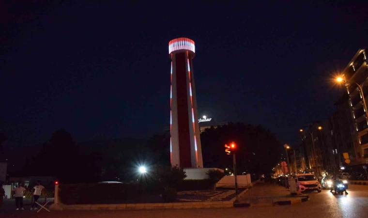 Hatay’ın 161 yıllık fener kulesi ışıklandırıldı