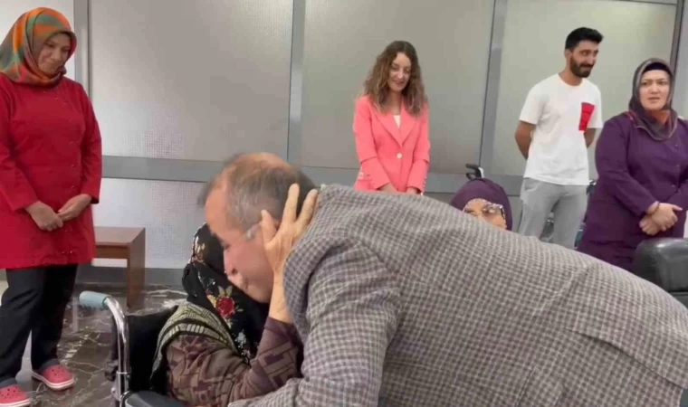 Huzurevindeki yaşlı kadının valiye sözleri gönülleri ısıttı: ”Babalar Günün kutlu olsun, bana da bir öpücük ver”