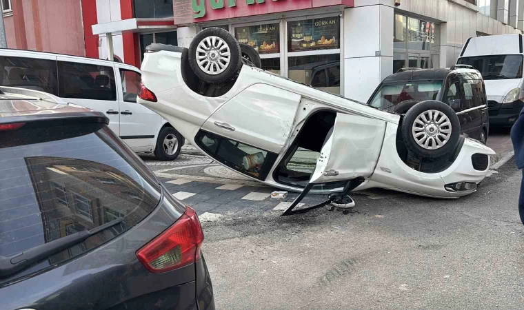 İki otomobil çarpıştı, araçlardan biri takla attı: 1 yaralı