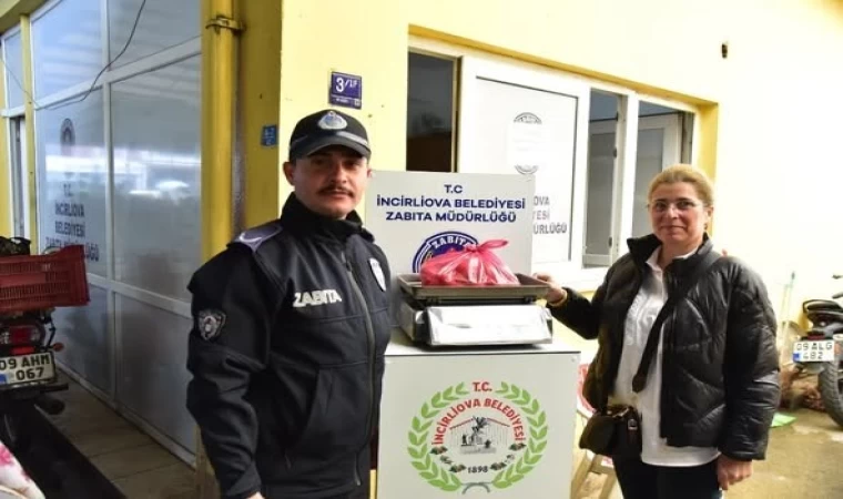 İncirliova Belediyesi’nin pazarlarda tartı denetimi sürüyor
