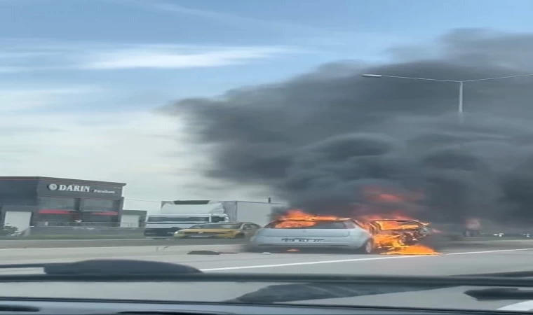 İnegöl’de seyir halindeki otomobil alev topuna döndü