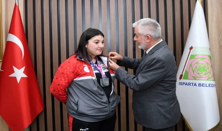 Ispartalı halterci Fatma Gül Çevik’ten dünya şampiyonluğu