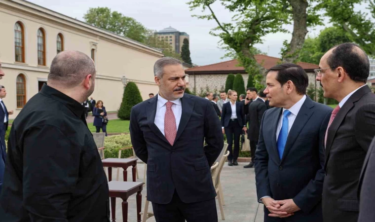 İstanbul’daki barış müzakeresi fotoğraf karelerine yansıdı