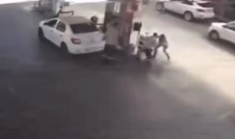 İşten çıkartılma sebebi olarak gördüğü mesai arkadaşını bıçakladı, o anlar kamerada