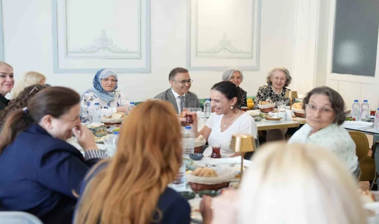 İzmir’de anlamlı Anneler Günü kutlaması