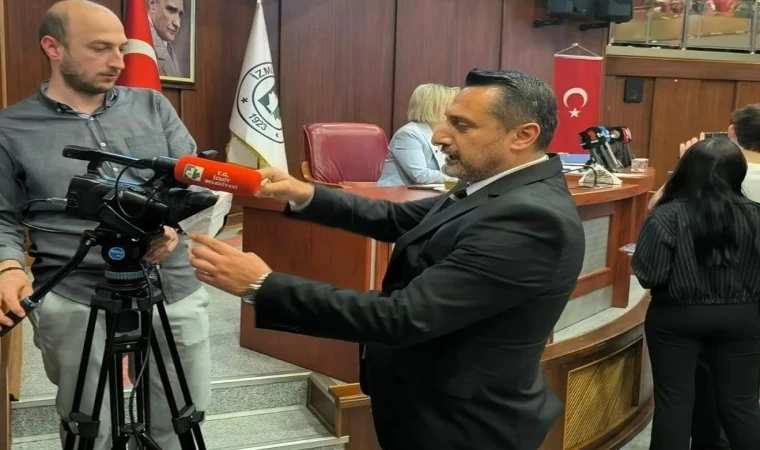 İzmit Belediyesi’nin meclisinde bantlı gönderme