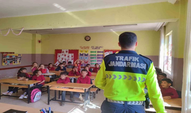 Jandarma ekiplerinden 125 öğrenciye güvenlik trafik eğitimi