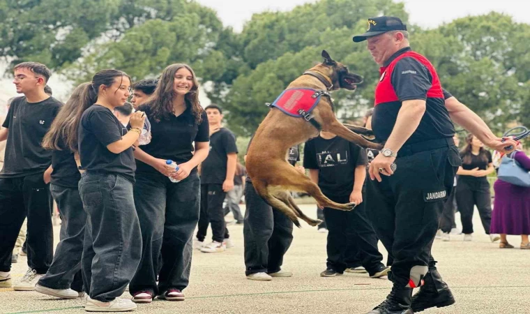 Jandarmadan lise öğrencilerine tanıtım