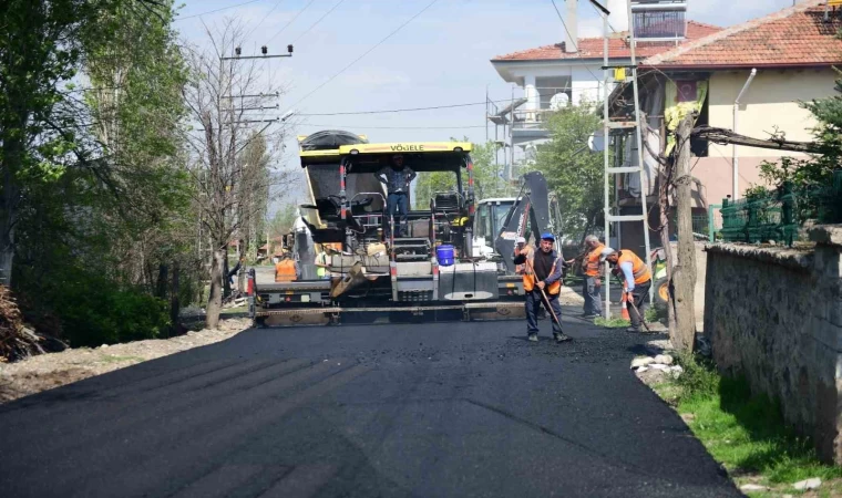 Kahramankazan’da sıcak asfalt çalışmaları sürüyor