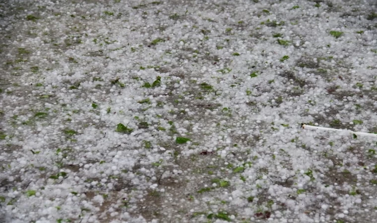 Kahramanmaraş’a ceviz büyüklüğünde dolu yağdı