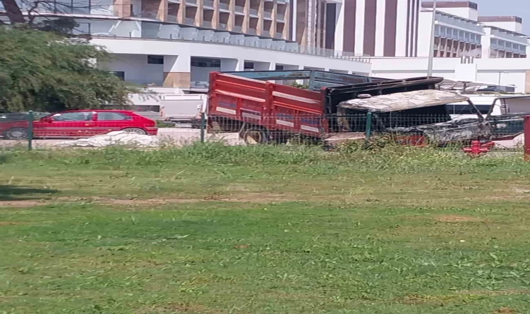 Kamyonette çıkıp çam ağacına sıçrayan yangın söndürüldü