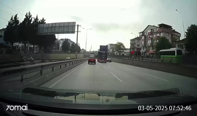 Kapağı açık unutulan kamyon tünele çarptı